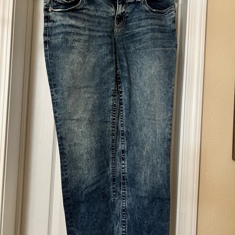 BKE Straight Leg Jeans in Washed Blue
